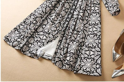 40-Talls Svarte Blomsterkjole