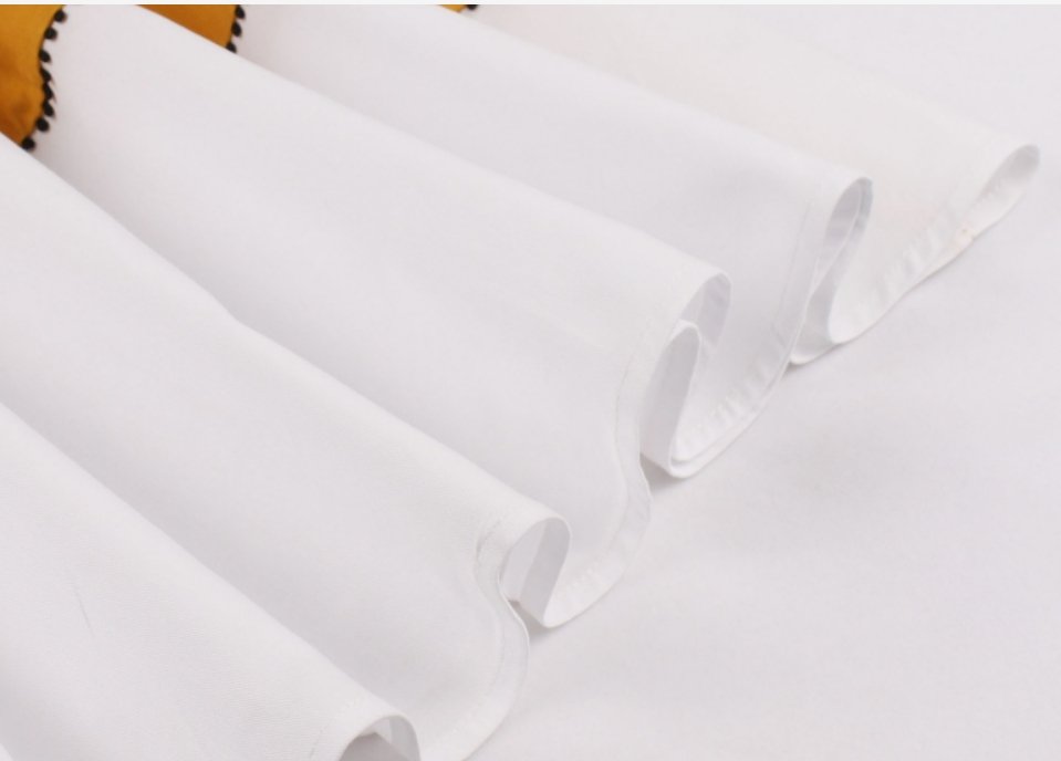 Pen Gul Og Hvit Kjole Vintage Design