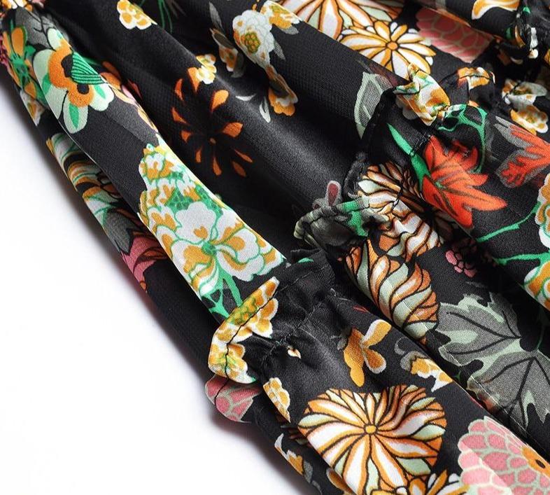 Svart Blomsterkjole Med Høy Midje Fra 40-Tallet