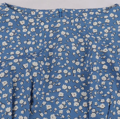 Vintage Blå Blusset Kjole Med Hvite Blomster